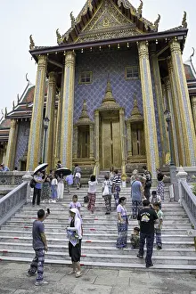 Tourists at Wat Phra Kaew, Temple of the Emerald Buddha
