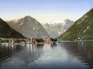The town of Balestrand and the Kvikne Hotel