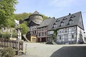 Town hall square with Schinderhanne tower and half-timbered houses
