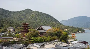 Toyokuni Shrine and Senjokaku Pavilion