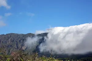 Framed Print : Trade wind clouds roll over the mountains of the Cumbre Vieja