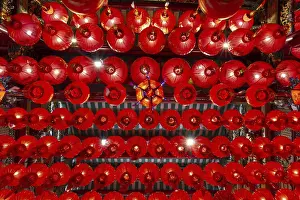 Traditional Chinese lanterns, numerous lanterns hanging from the ceiling