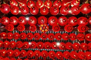 Traditional Chinese lanterns, numerous lanterns hanging from the ceiling