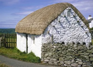 Traditional thatched house, Manx Cottage, Cregneish, Isle of Man, British Crown Colony, around 1965, Europe