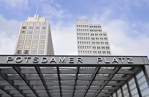 Train station and Beisheim Center entrance