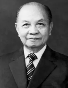 TrAờng Chinh (pseudonym meaning Long March')