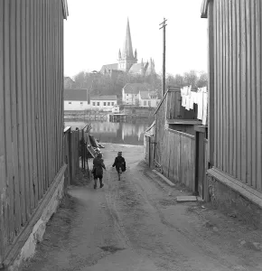 Trondheim Norway 1949. A view over the city with Nidelva river and the Nidaros cathedral. (Nidarosdomen / Nidaros Domkirke) Kristoffersson ref AU42-9