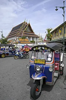 Tuktuk taxi in front of Wat Pho
