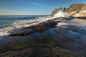 Tungeneset coastline, Devil's Teeth