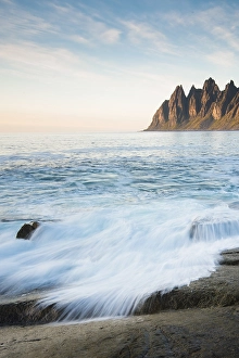 Tungeneset coastline, Devil's Teeth