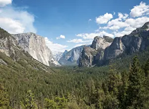 Tunnel View, view of Yosemite Valley