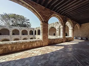 Two-storey building with surrounding arcade