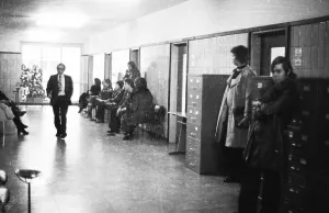 Unemployed people in the corridors of the Gelsenkirchen Labour Office on 28