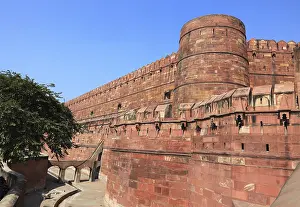 Uttar Pradesh, Agra Fort, the Red Fort is a fortification and palace complex from the era of the Mughal emperors