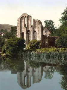 Valle Crucis Abbey, Llanegwast