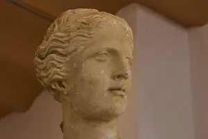 Venus of Milo, Original is in the Louvre