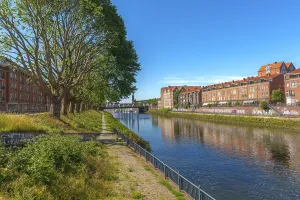 View from Alte Neustadt across the Weser to the Teerhof peninsula