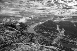View of the Elbe from the Lilienstein in the morning fog