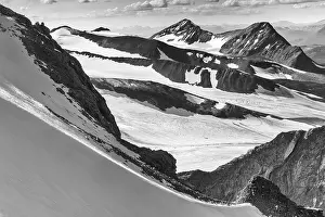 View over the glacier Alep Sarekjiegna to Niac