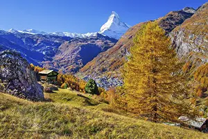 View from the hamlet of Ried down into the valley to the village and the Matterhorn 4478m in autumn