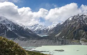 View into the Hooker Valley with Mount Cook from the Sealy Tarns Track