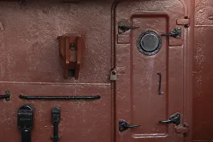 Category Historic EN Prints: View of an iron door of a ship