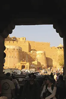 Category Historic EN Prints: View of Jaislamer fort made of sandstone with imposing wall