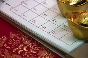 Side view of January 2023 calendar with red golden background