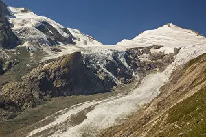 View from the Kaiser Franz-Josef Hoehe on the Grossglockner High Alpine Road to the Pasterze glacier