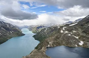 View of Lake Gjende, Lake Bessvatnet and mountains