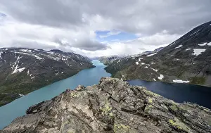 View of Lake Gjende, Lake Bessvatnet and mountains