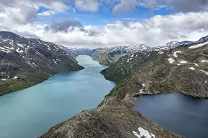 View of Lake Gjende, Lake Bessvatnet and mountains