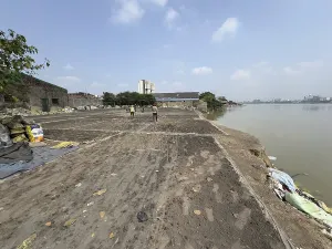 View of a large open area on the river bank under a clear sky