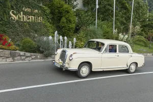 Side view of the Mercedes Benz 219 Ponton with start number 44