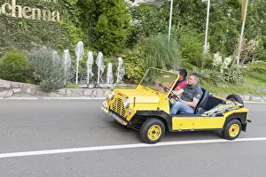Side view of the Mini Moke Austin Moke with start number 116