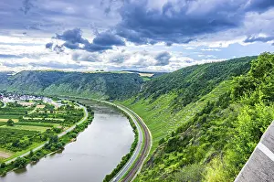 View over the Moselle and the Moselle valley near Winningen