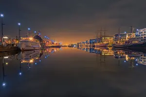 Category Historic EN Prints: View of the New Harbour in Breemerhaven at night