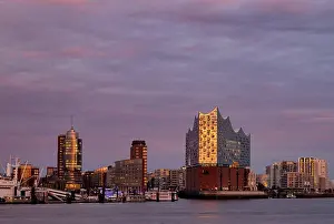 View over the Norderelbe to Elbe Philharmonic Hall