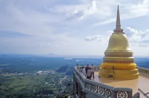 Framed Print : View, people, chedi in the monastery of Wat Tam Sua