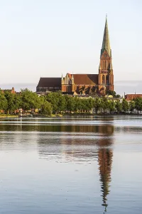 View over the Pfaffenteich to the cathedral