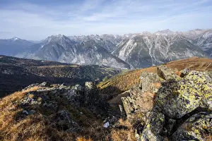 View from the ridge of the Venet to the mountain panorama of the Parzinn Group of the Lechtal Alps
