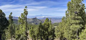 Framed Print : View of Roque Nublo and the Teide mountain peak on the neighbouring island of Tenerife
