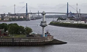 View southwards over the Steinwerder tip with radar tower to the Kohlbrand Elbe arm with the Kohlbrand