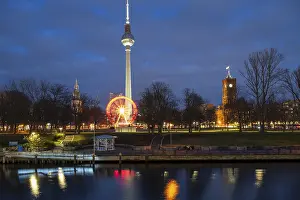 View over the Spree to the city centre park