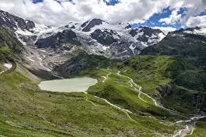 View of Steinsee in front, Steingletscher glacier in the background on the Susten Pass