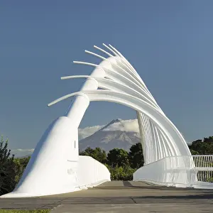 View from Te Rewa Rewa Bridge to Mount Taranaki (2518m)