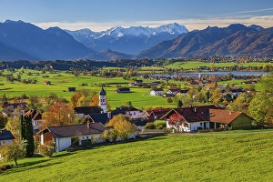 View of the village in autumn with Riegsee