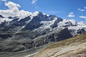 View from Wasserfallwinkelkeesee into the mountains (Grossglockner) with Pasterze on a sunny day