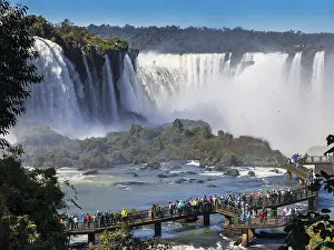 Viewing platform with many people