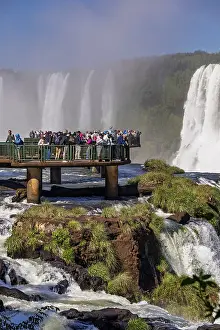 Viewing platform with many people